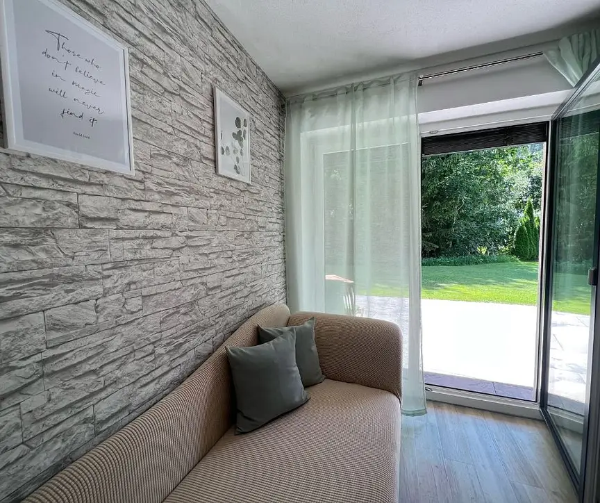 Sofa_mit_Aussicht_Garten